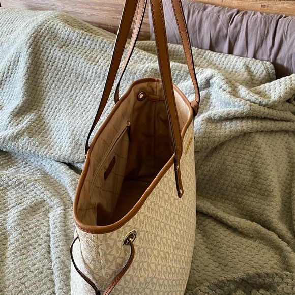 MK TOTE WHITE WITH WALLET - Picture 6 of 8